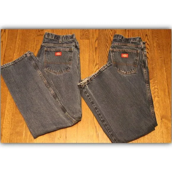2 pairs of Dickies Men’s jeans. One pair is 33x34 and one pair is 32x32 - Picture 1 of 7